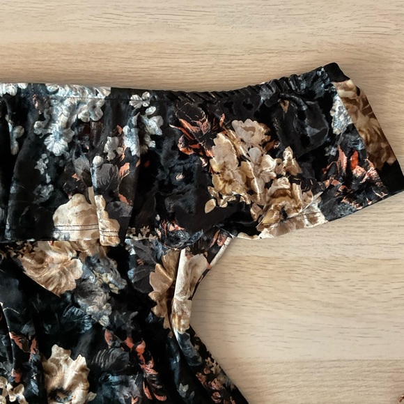 Off the Shoulder Velvet Bodysuit - Picture 5 of 5